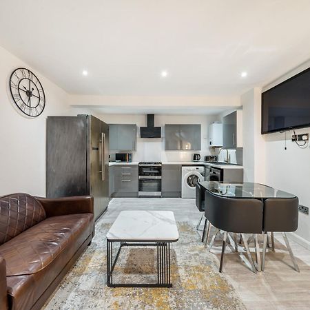Two Bed Home In The Heart Of Egham Exteriér fotografie